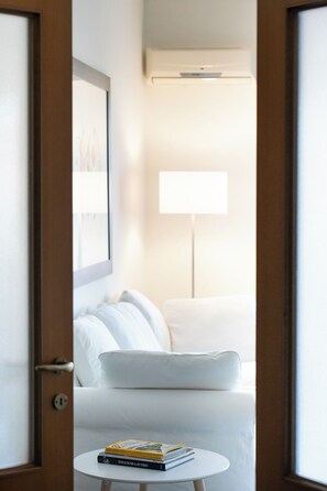 شقة | 2 عدّة غرف نوم ومكتب ومساحة عمل للكمبيوتر المحمول وستائر تعتيم