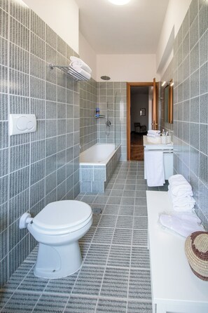 Apartment | Bathroom