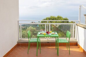 Villa | Balcony - Sorrento Villa With Pool And Amazing Views (Sorrento)