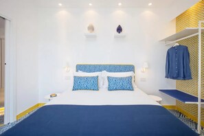 Leilighet | 2 soverom, skrivebord, skrivebord for bærbar PC og blendingsgardiner