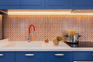 Apartment | Eigene Küche | Kühlschrank, Ofen, Herdplatte, Wasserkocher mit Kaffee-/Teezubehör