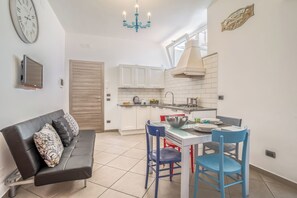 Apartment | Living area | Flat-screen TV