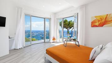 别墅 | 6 多间卧室、客房内保险箱、办公桌、笔记本电脑工作区