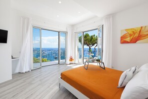 6 habitaciones, caja de seguridad en la habitación y escritorio 