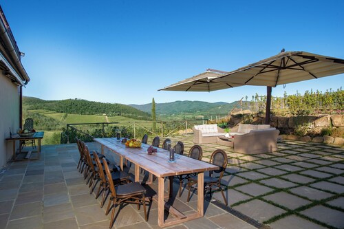 Villa Chianti With Infinity Pool And Vineyard View