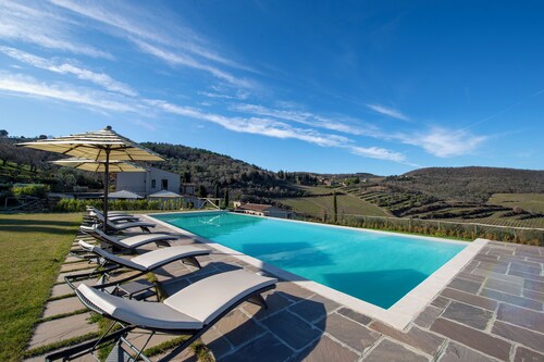 Villa Chianti With Infinity Pool And Vineyard View