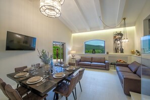 Villa | Área de sala de estar | Smart TV 