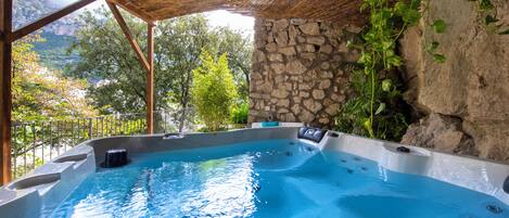 Bañera de hidromasaje privada