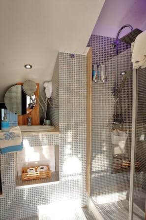 Separate tub and shower, jetted tub, hydromassage showerhead - Villa Sorrento Coast For Families - Pool & Views (Sant'Agnello)