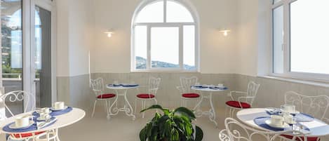 ヴィラ | ダイニングルーム