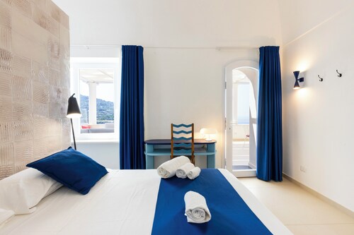 Elegant Villa In Anacapri | Infinity Pool & Design