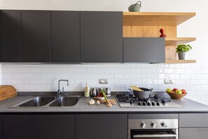 電冰箱、烤箱、爐台、洗碗機