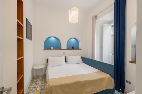 Apartment | 2 bedrooms, desk, laptop workspace, blackout drapes