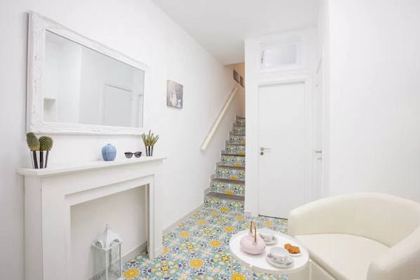 Interior - Brezza Marina-Authentic Sorrento Flat By The Beach (Sorrento)