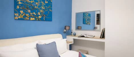 Apartment | 2 bedrooms, desk, laptop workspace, blackout drapes