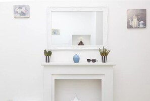 Living area - Brezza Marina-Authentic Sorrento Flat By The Beach (Sorrento)