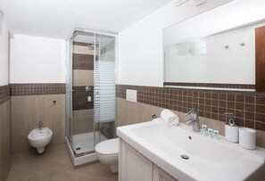 公寓 | 浴室 | 淋浴設備、免費梳洗用品、風筒、坐浴桶