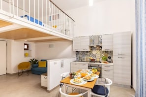 Apartment | 2 bedrooms, in-room safe, iron/ironing board, free WiFi - Cosy House Under The Arches In Sorrento Old Town (Sorrento)