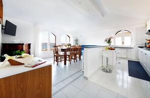 Apartamento | Servicio de comidas en la habitación