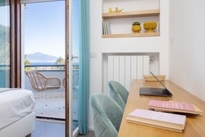 Lejlighed | 3 soveværelser, pengeskab på værelset, skrivebord