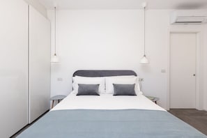 Lejlighed | 3 soveværelser, pengeskab på værelset, skrivebord