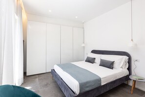 Lejlighed | 3 soveværelser, pengeskab på værelset, skrivebord