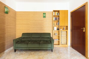 Apartment | Living area | Flat-screen TV