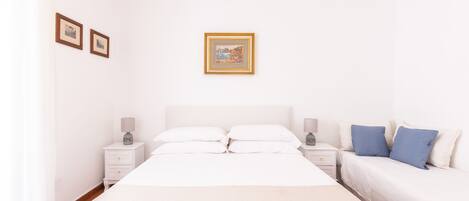 Apartment | 3 bedrooms, desk, blackout drapes, soundproofing