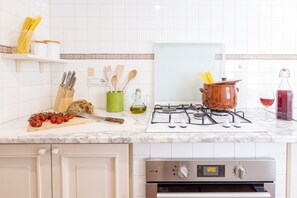 Apartment | Private kitchen | Full-size fridge, oven, stovetop, dishwasher - New Home With Balconies In Sorrento Center (Sorrento)