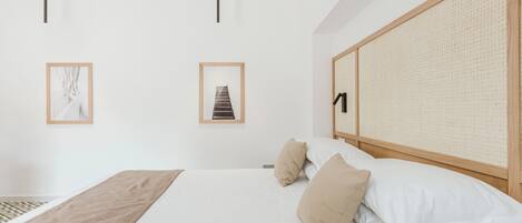 Habitación | 1 habitación, minibar, escritorio y espacio para trabajar con laptop