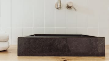 Camera | Bagno | Doccia, soffione a pioggia, set di cortesia gratuito, asciugacapelli