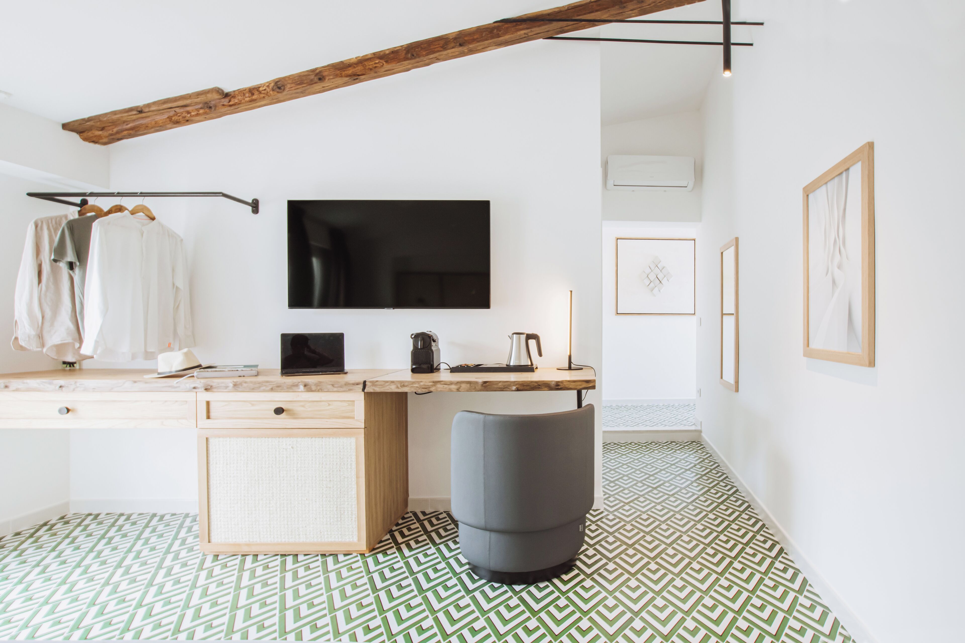 Huone | 1 makuuhuone, minibaari, työpöytä