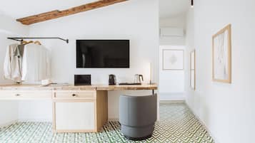 Camera | 1 camera, minibar, una scrivania, postazione laptop