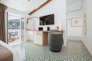 Kamer | 1 slaapkamer, een minibar, een bureau, een laptopwerkplek