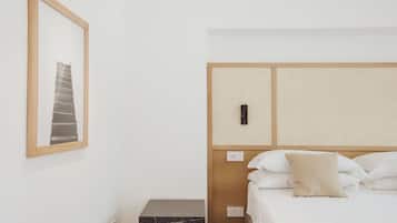 Camera | 1 camera, minibar, una scrivania, postazione laptop