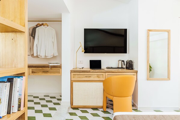 Room | 1 bedroom, desk, laptop workspace, blackout drapes - Exclusive Suite With Terrace By Sorrento Main Square (Sorrento)