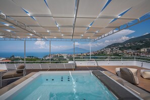 Villa Luxe | Baignoire à jets