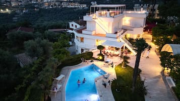 Seasonal outdoor pool, pool umbrellas, sun loungers