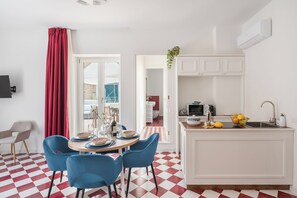 Lejlighed | Privat køkken | Minikøleskab, kogeplade, kaffe-/temaskine, toast-ovn