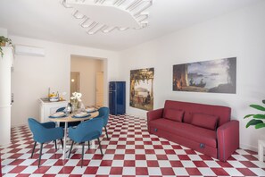 Appartement | Aire de séjour | Téléviseur connecté, Netflix, livres, services de diffusion en continu