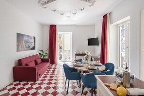 Appartement | Coin séjour | TV connectée, Netflix, livres, services de streaming