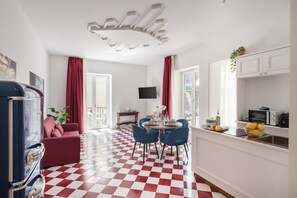 Leilighet | Eget kjøkken | Minikjøleskap, kokeplater, kaffetrakter/tekoker og miniovn