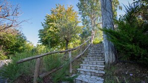 A stone staircase leading up to a wooden platform, surrounded by greenery and trees. - Villa With Panoramic Vesuvius And Sorrento Views With Private Pool (Sorrento)