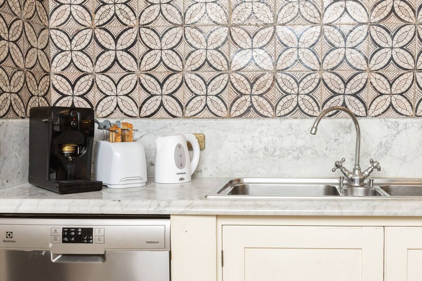 Villa | Private kitchen | Fridge, microwave, oven, stovetop