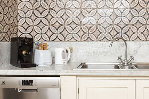 Villa | Eget kjøkken | Kjøleskap, mikrobølgeovn, ovn og kokeplater