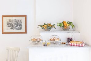 Villa | Private kitchen | Fridge, microwave, oven, stovetop - Villa Il Capo | Design & Jacuzzi (Sorrento)