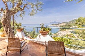Villa | Terrace/patio - Villa Panorama With Private Pool & View (Massa Lubrense)