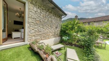 Seasonal outdoor pool, pool umbrellas, sun loungers