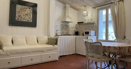 Charming studio in downtown L'isle sur la Sorgue