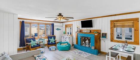 Smart TV, books, stereo